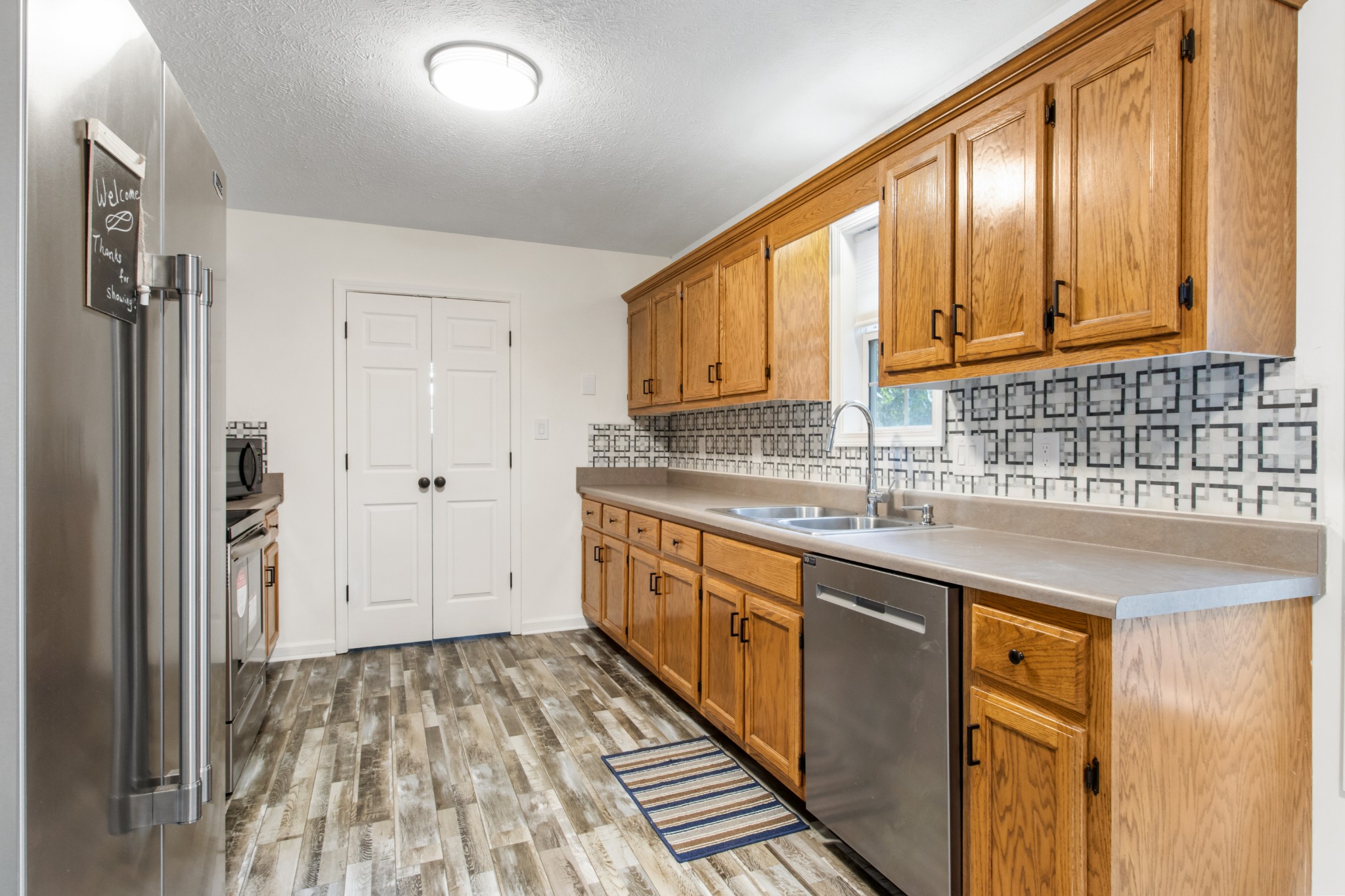 1760 Hazelwood Road Clarksville, TN 37040 - Photo 16 of 34 a kitchen with granite countertop a sink stove and cabinets
