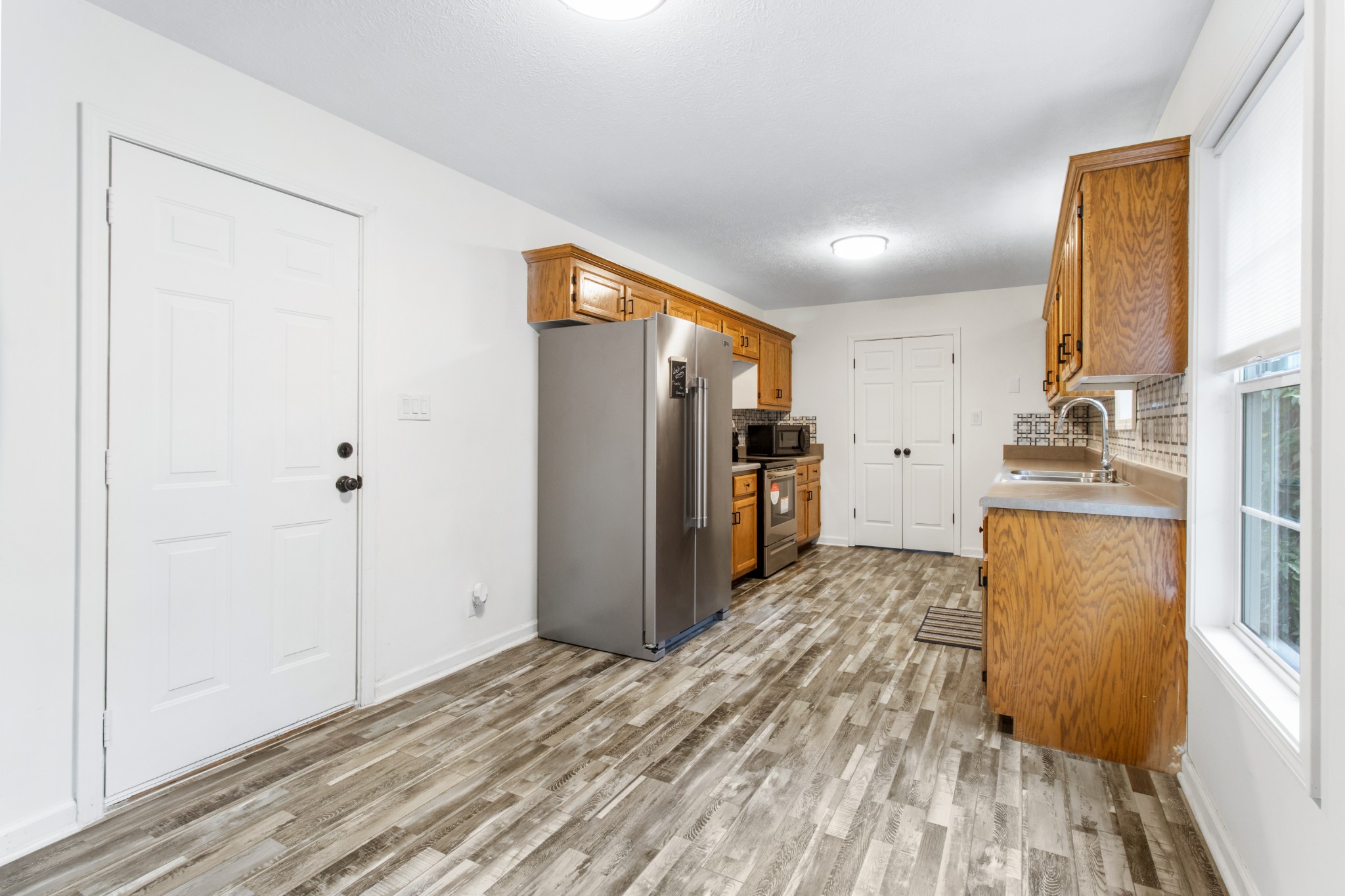 1760 Hazelwood Road Clarksville, TN 37040 - Photo 17 of 34 a view of kitchen with furniture and refrigerator