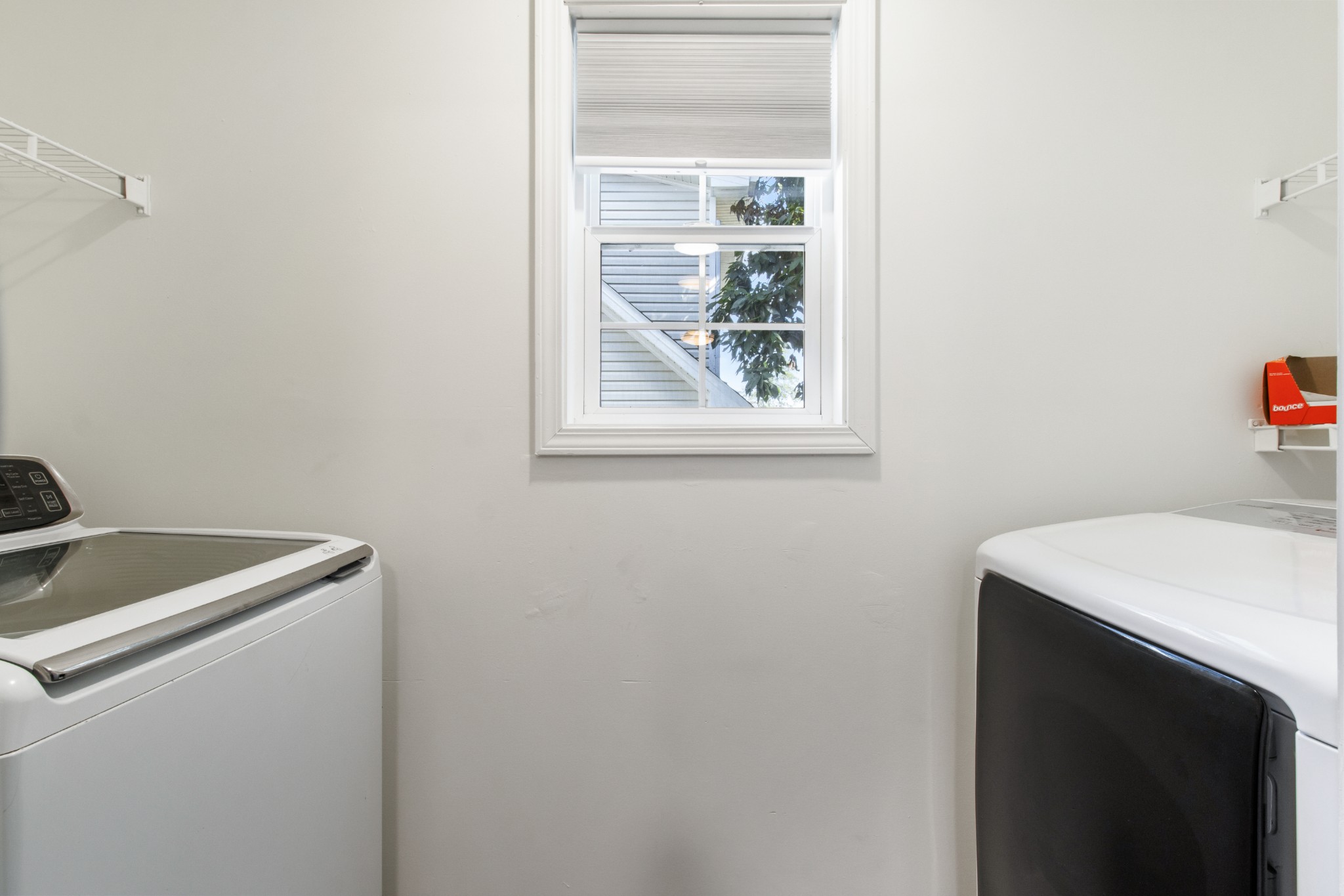 1760 Hazelwood Road Clarksville, TN 37040 - Photo 18 of 34 a utility room with dryer and washer