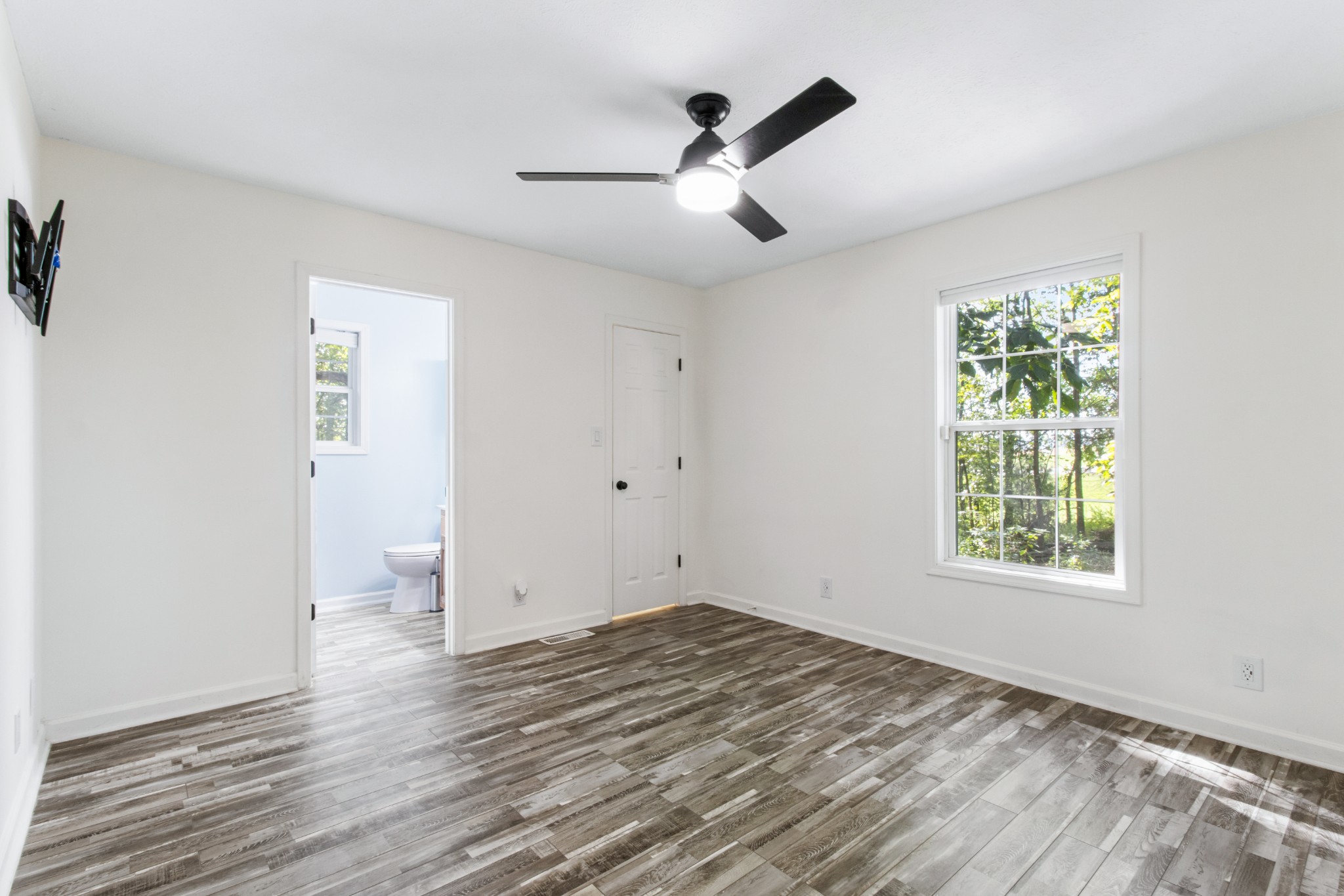 1760 Hazelwood Road Clarksville, TN 37040 - Photo 19 of 34 a view of empty room with wooden floor and fan