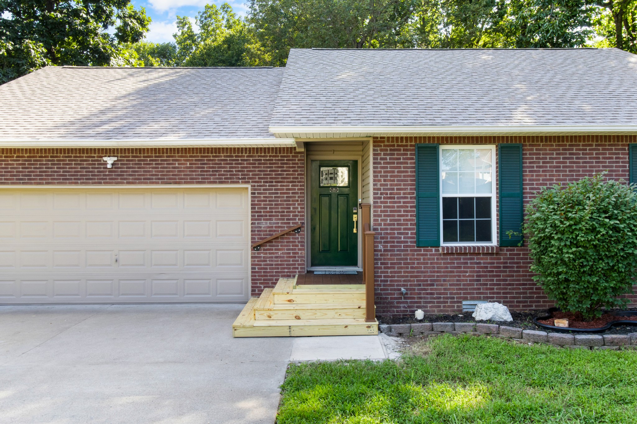 1760 Hazelwood Road Clarksville, TN 37040 - Photo 7 of 34 a front view of a house with garden