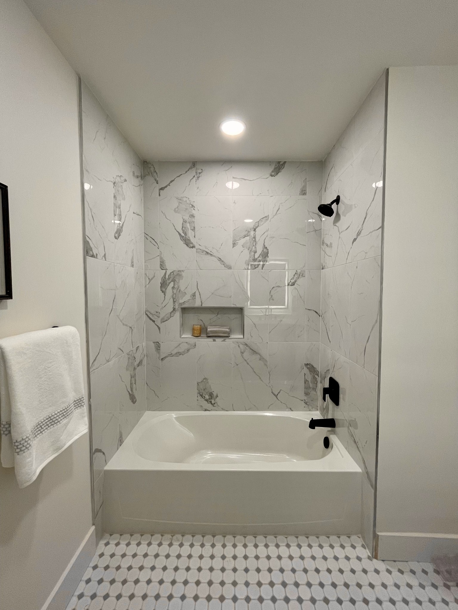 1056 Cheyenne Boulevard Madison, TN 37115 - Photo 10 of 11 a bathroom with bathtub