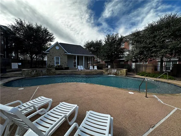 $325,000 | 305 Holleman Drive East, Unit 301, College Station, TX 77840