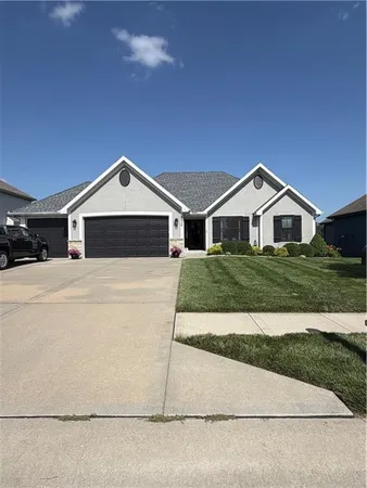 $500,000 | 8829 North Essex Drive, Kansas City, MO 64156