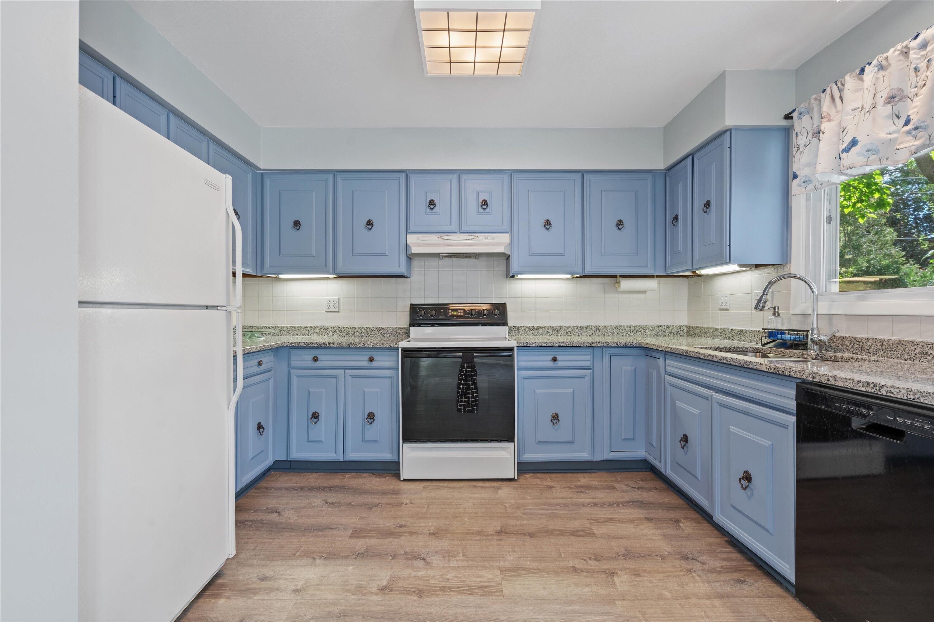 3240 South Hickory Road New Berlin, WI 53151 - Photo 3 of 37 09-DSC02580