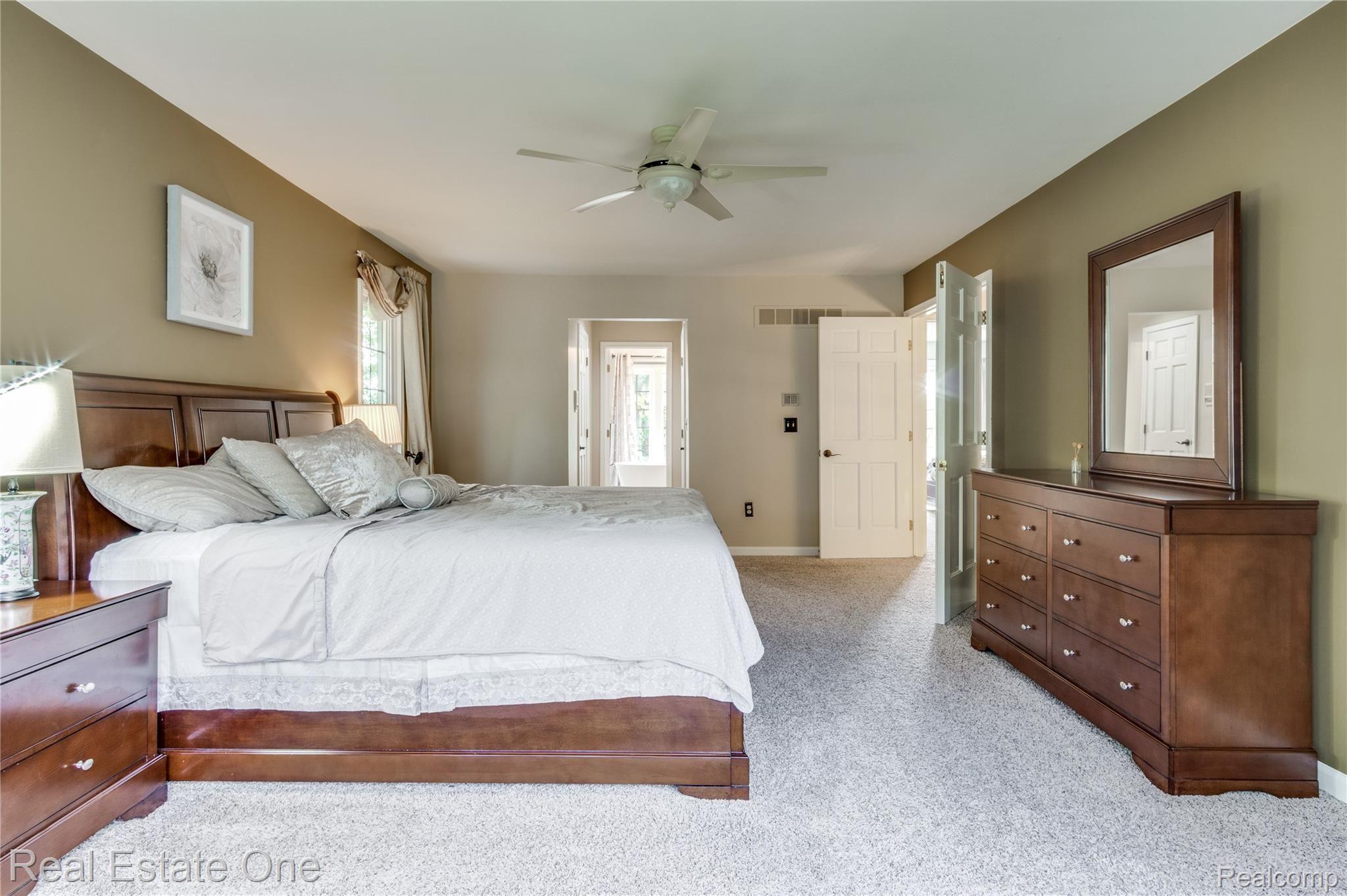 2802 Eagle Drive Rochester, MI 48309 - Photo 54 of 78 Interiors (51 of 69).jpg