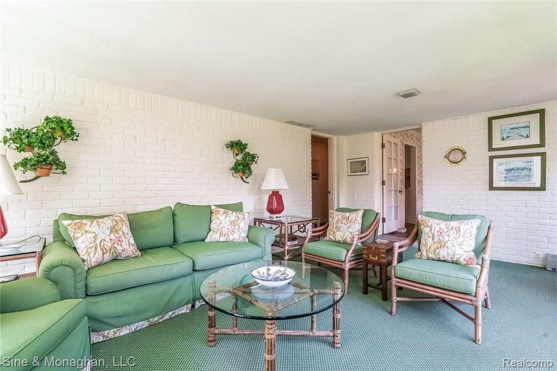 88 Cloverly Road Grosse Pointe, MI 48236 - Photo 16 of 53 015-Family_Room-5620480-medium.jpg