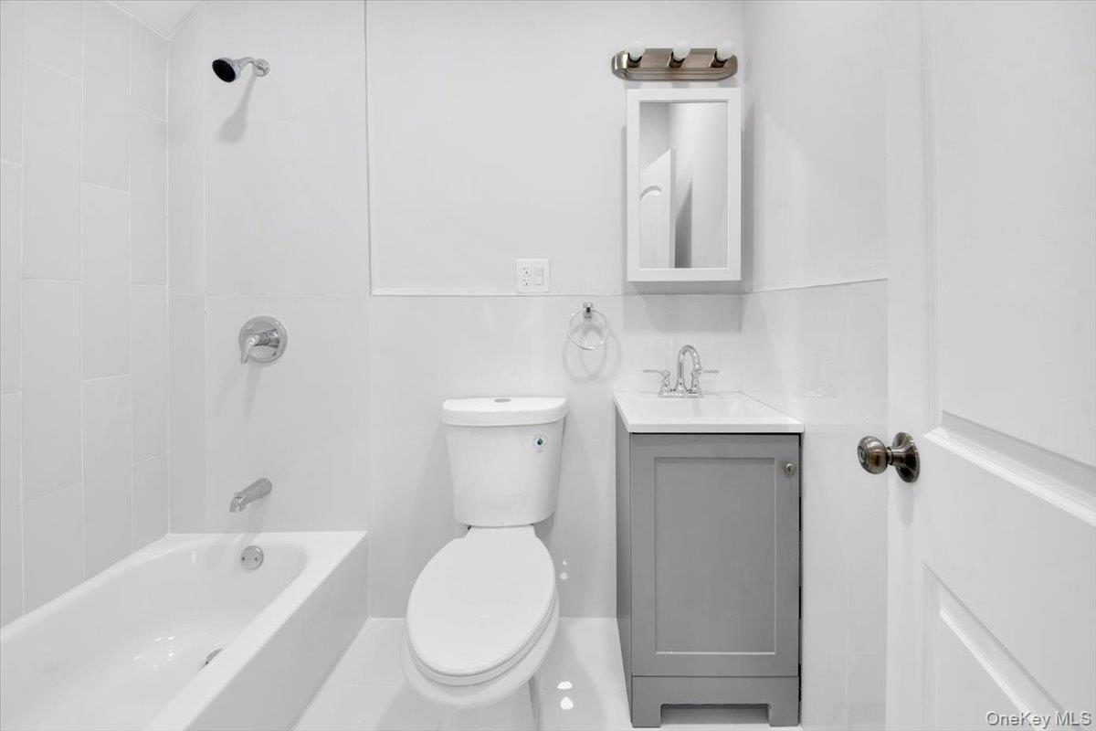 2886 Randall Avenue Bronx, NY 10465 - Photo 8 of 26 Bathroom with vanity and shower combination