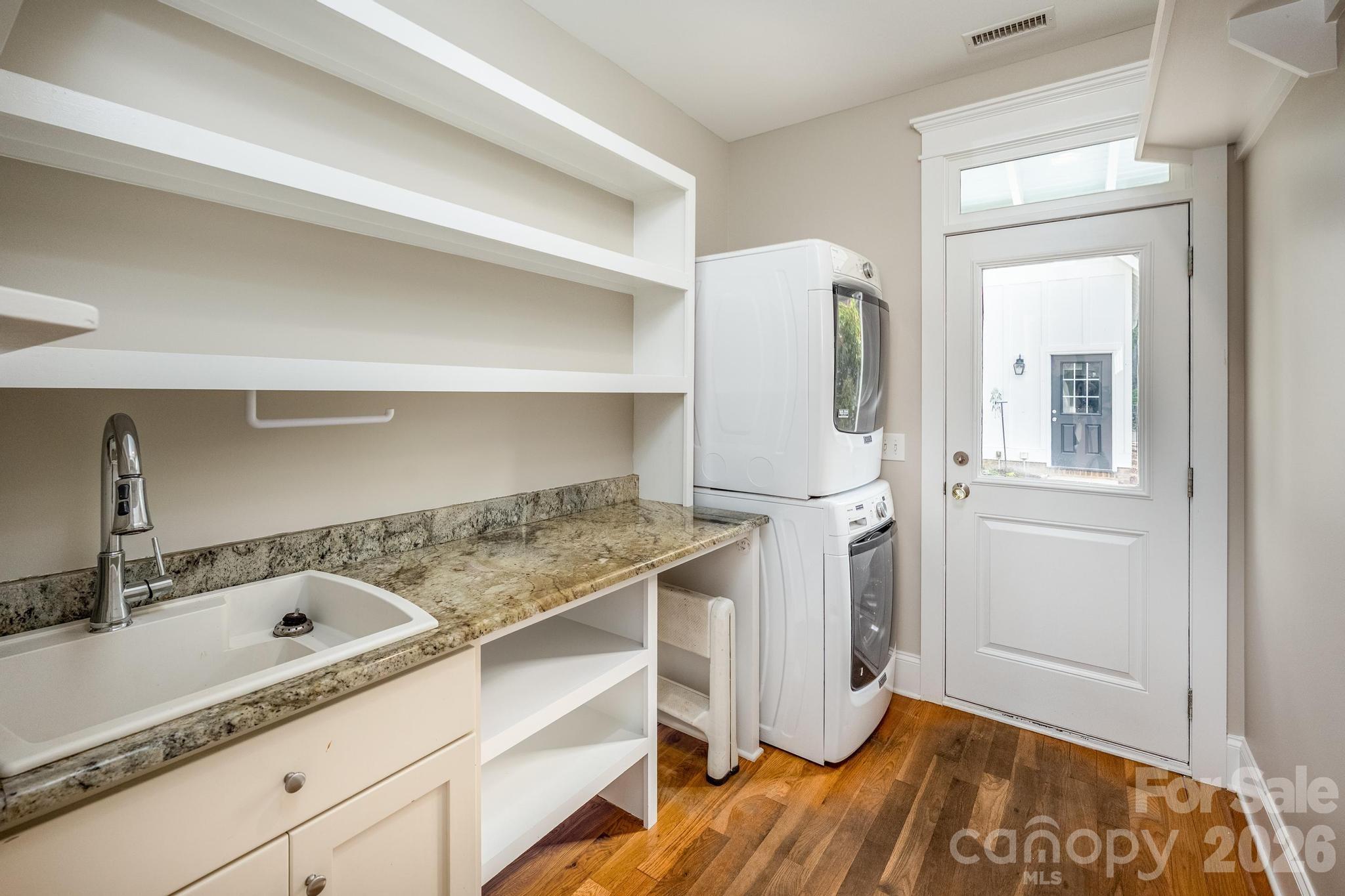 735 Emma Claire Lane Davidson, NC 28036 - Photo 33 of 48 a bathroom with a sink and mirror