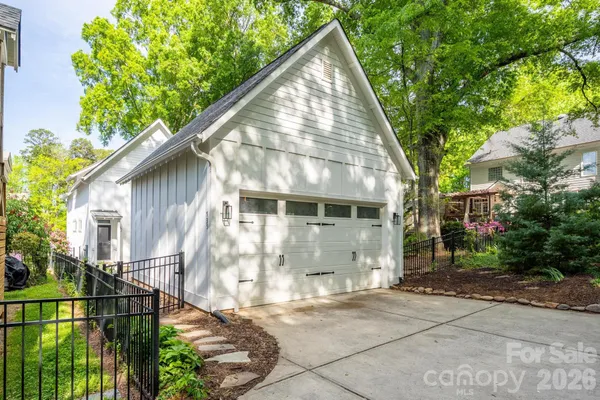 $875,000 | 735 Emma Claire Lane, Davidson, NC 28036