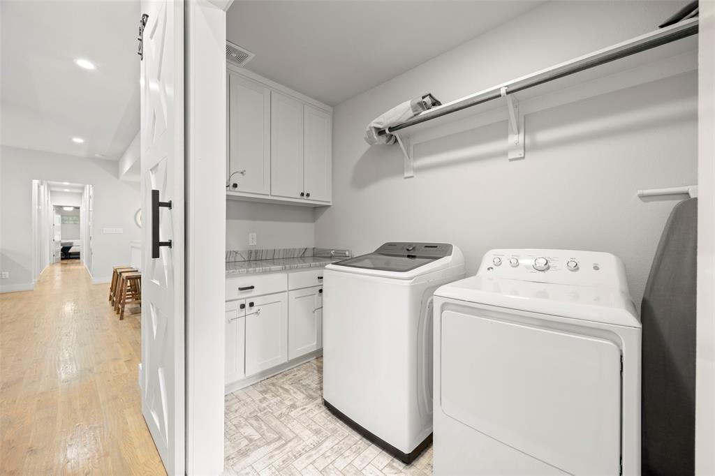 2009 North Prairie Avenue, Unit 2009 Dallas, TX 75204 - Photo 20 of 40 Upstairs laundry room is convenient to all of the bedrooms