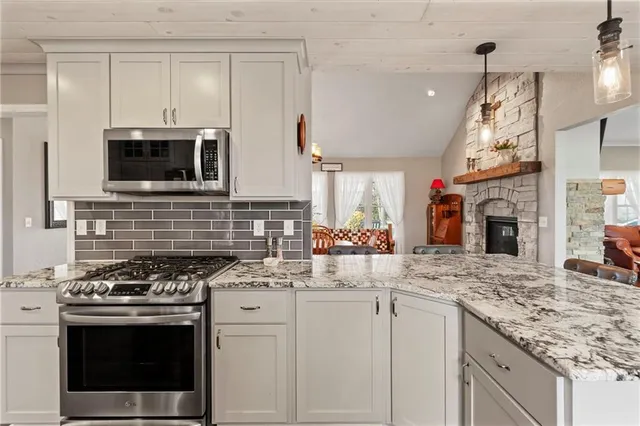 $557,500 | 10318 Northwest Old Highway 36, Cameron, MO 64429