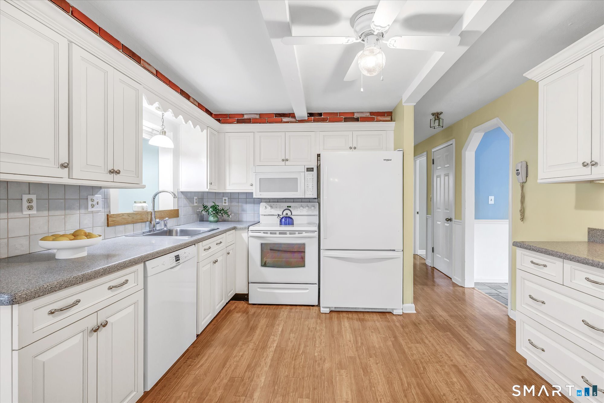 94 Ascolese Road Trumbull, CT 06611 - Photo 18 of 34 Gallery Image 18