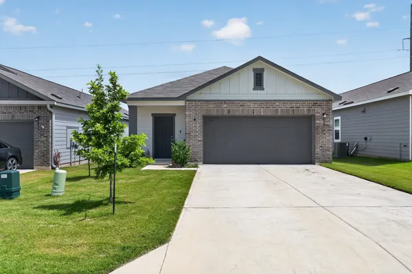 $2,050 | 608 Magnum Force Drive, Jarrell, TX 76537