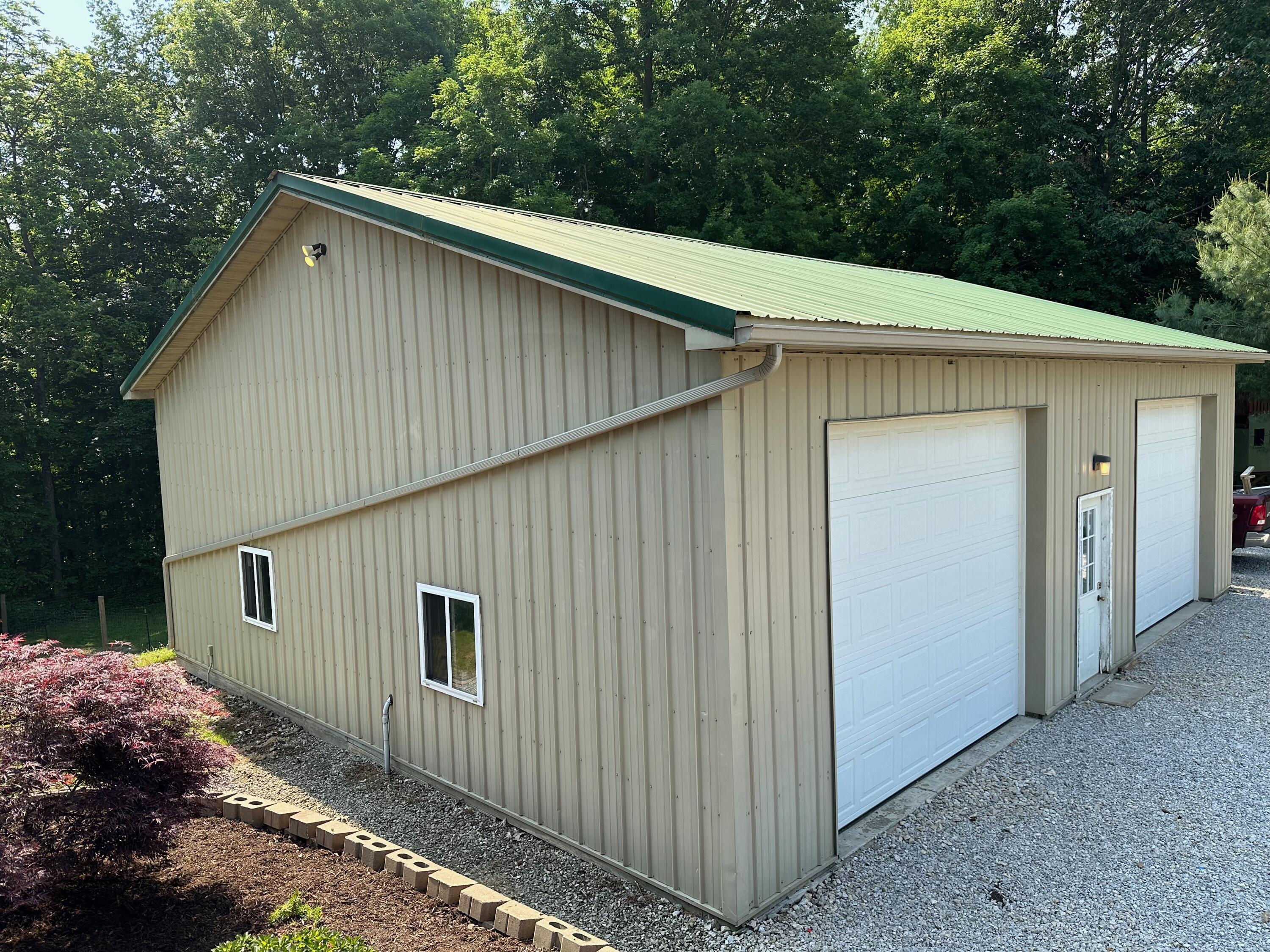 19360 Hampshire Road Utica, OH 43080 - Photo 31 of 35 Garage