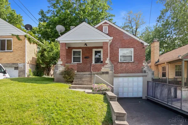 $195,000 | 2425 St Albans Avenue, Golf Manor, OH 45237