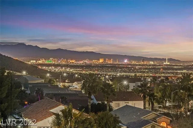 $2,400 | 372 Rosefinch Street, Henderson, NV 89012