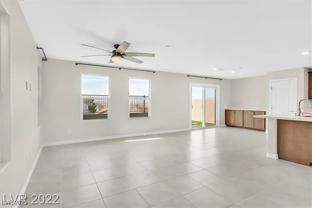 $2,400 | 372 Rosefinch Street, Henderson, NV 89012