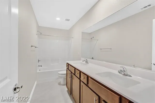 $2,400 | 372 Rosefinch Street, Henderson, NV 89012