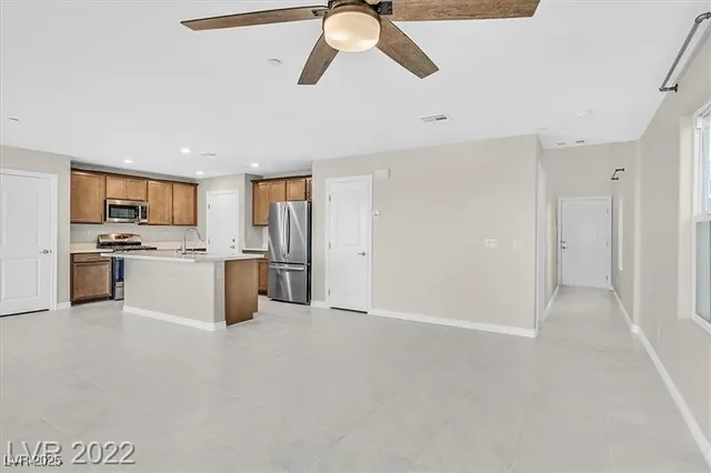 $2,400 | 372 Rosefinch Street, Henderson, NV 89012