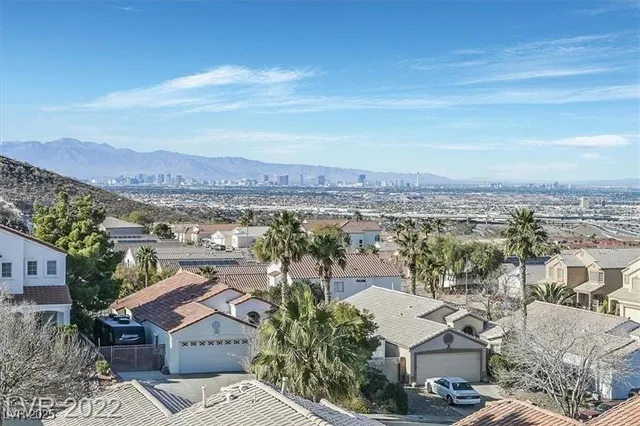 $2,400 | 372 Rosefinch Street, Henderson, NV 89012
