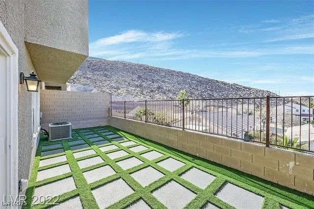 $2,400 | 372 Rosefinch Street, Henderson, NV 89012