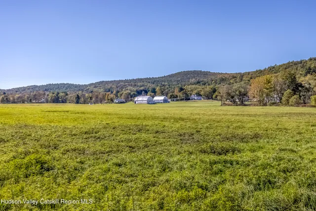 a view of building with yard