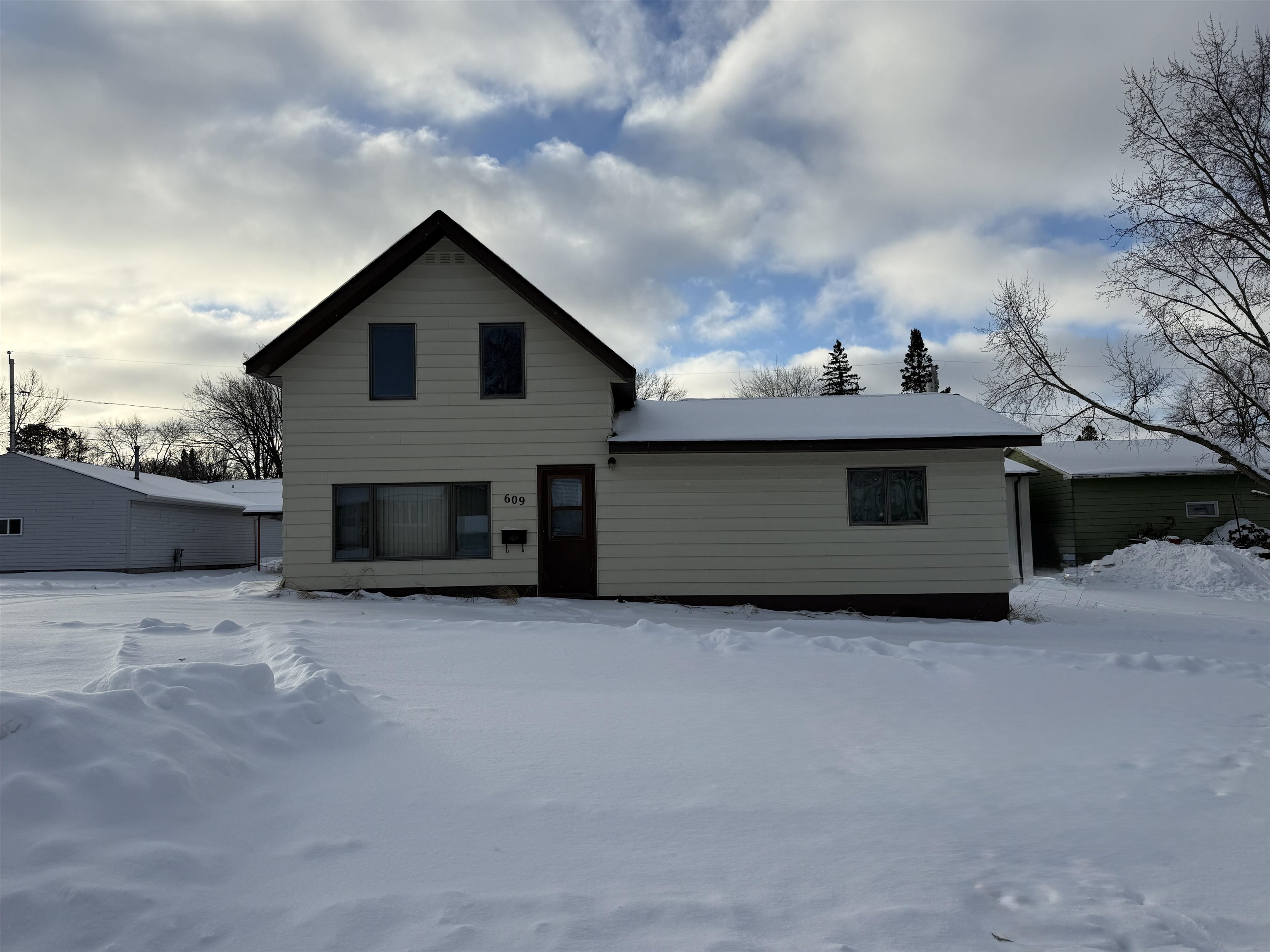 609 8th Street Northwest Chisholm, MN 55719 - Photo 1 of 26 View of snow covered house