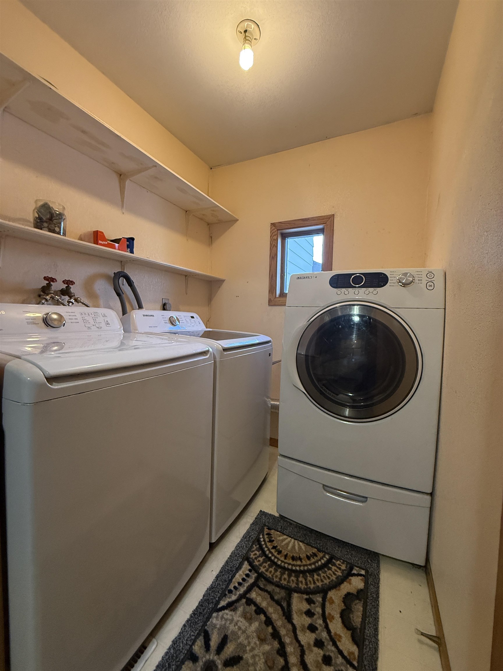 609 8th Street Northwest Chisholm, MN 55719 - Photo 20 of 26 Laundry area with washing machine and clothes dryer