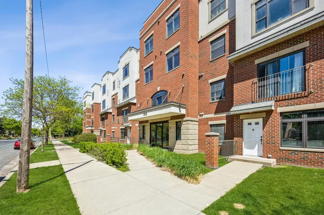 $279,500 | 619 Southeast 8th Street, Unit 303, Minneapolis, MN 55414