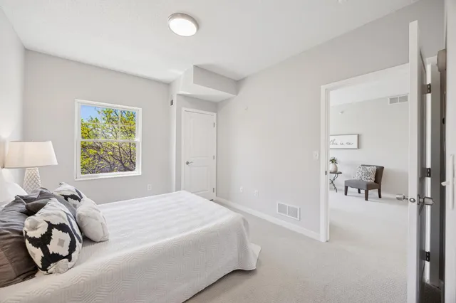 $279,500 | 619 Southeast 8th Street, Unit 303, Minneapolis, MN 55414