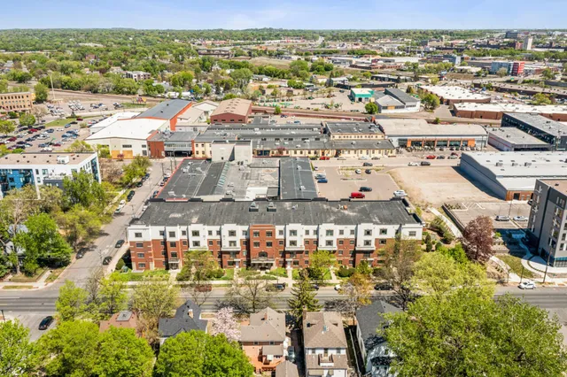 $279,500 | 619 Southeast 8th Street, Unit 303, Minneapolis, MN 55414