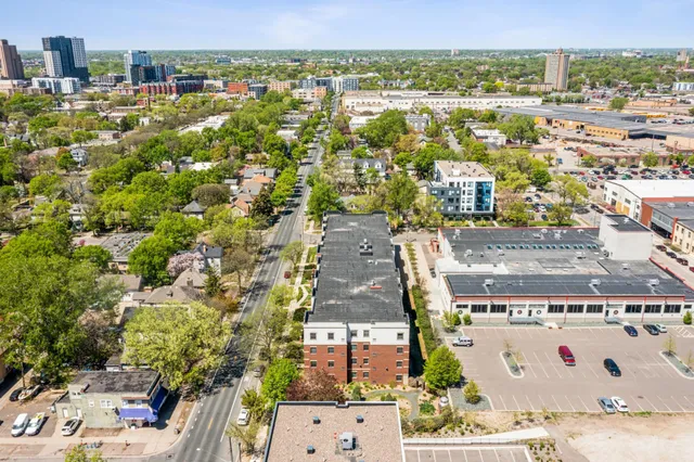 $279,500 | 619 Southeast 8th Street, Unit 303, Minneapolis, MN 55414