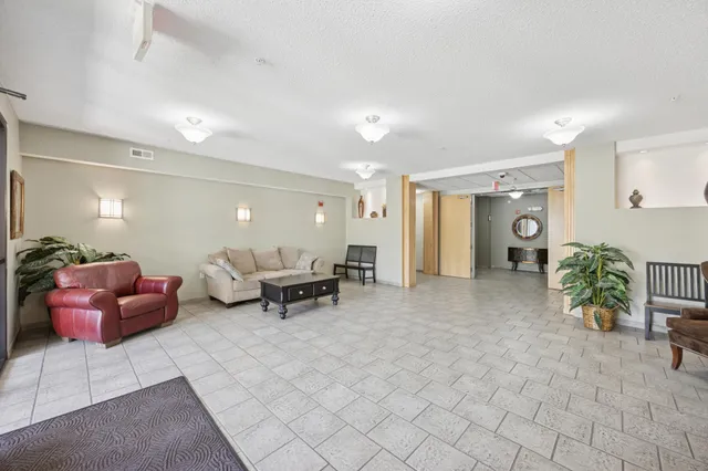 $279,500 | 619 Southeast 8th Street, Unit 303, Minneapolis, MN 55414