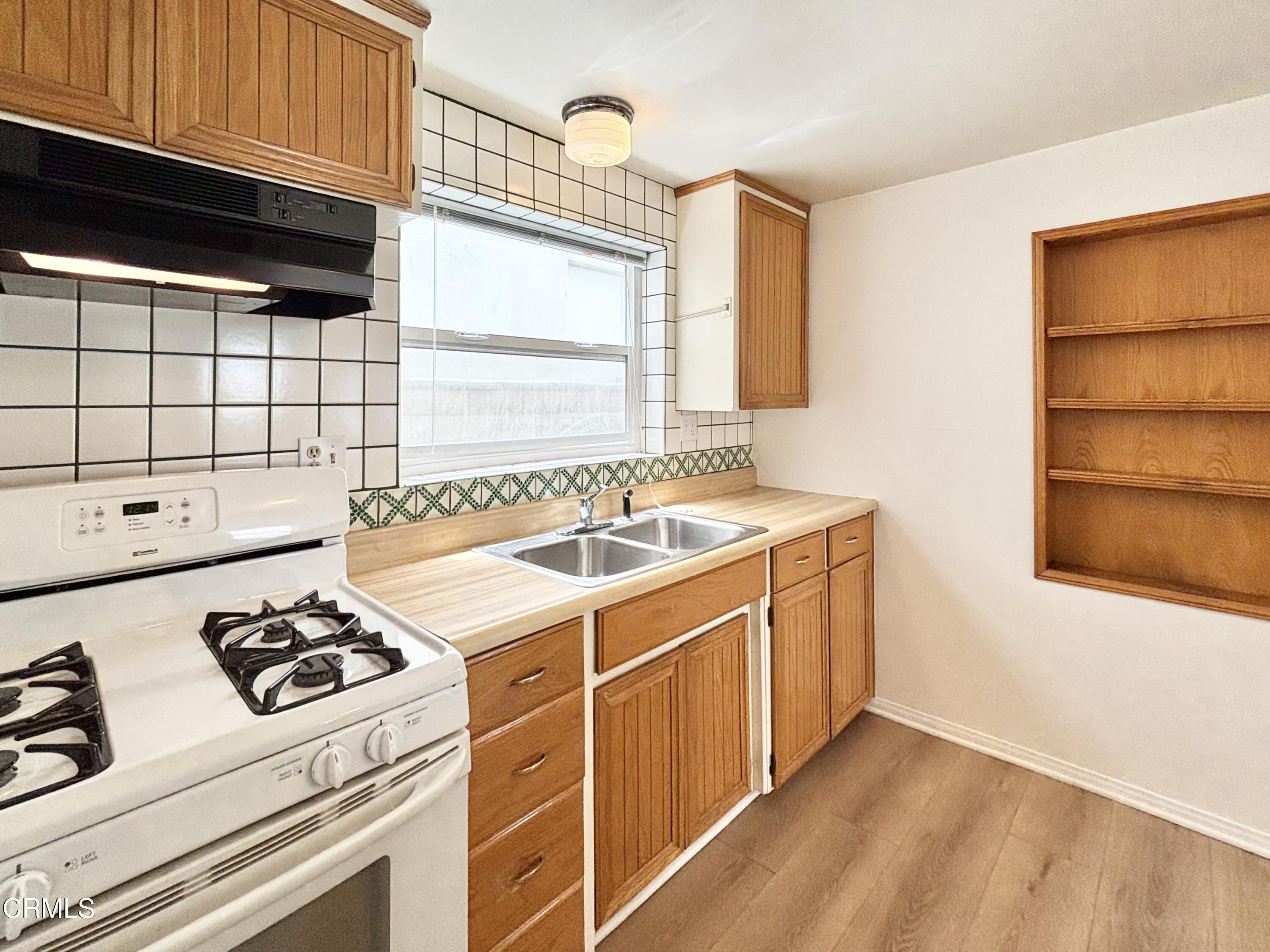 4029 Ocean Drive Oxnard, CA 93035 - Photo 6 of 20 a utility room with washer and dryer