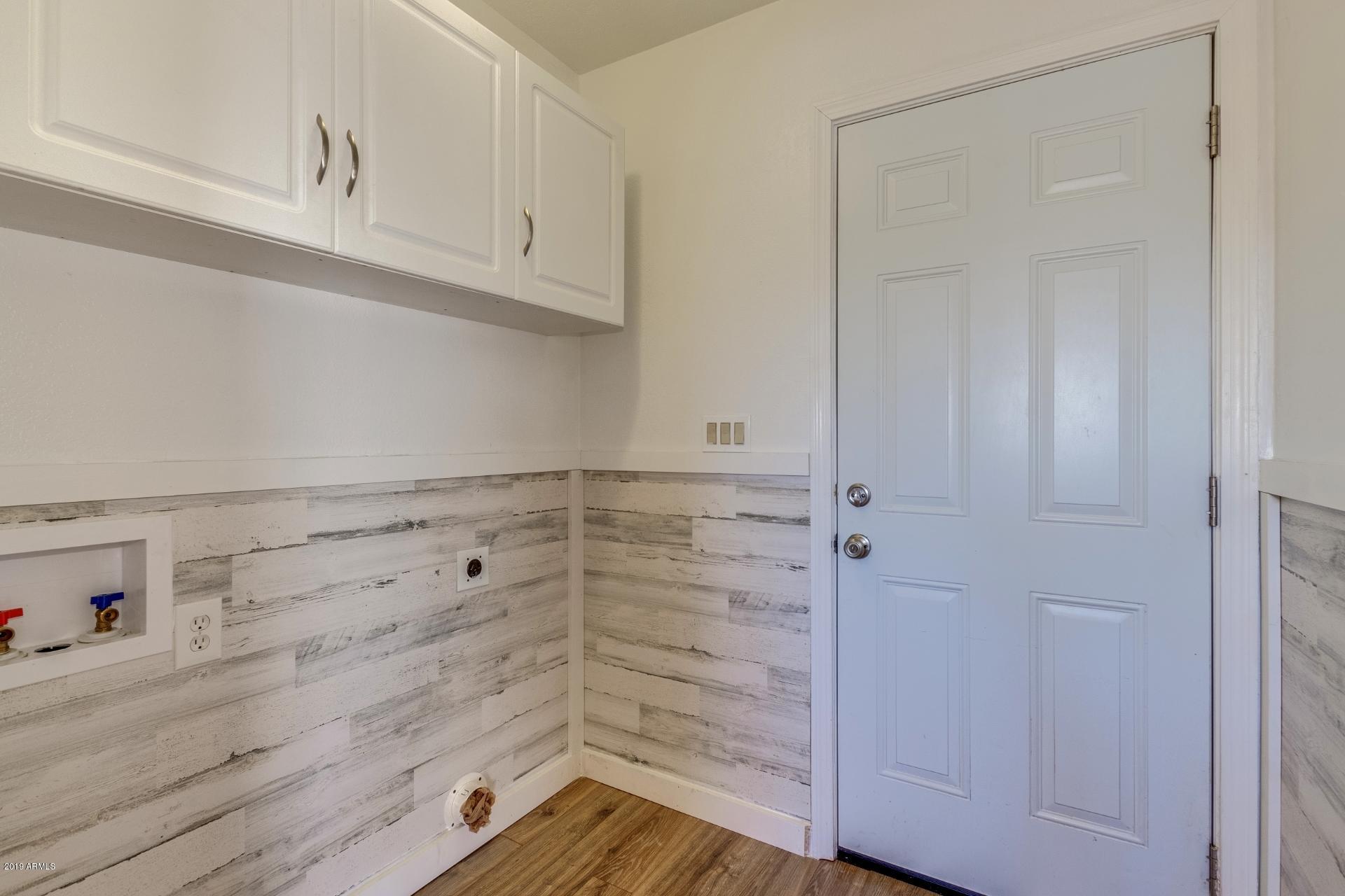 2175 South Arizona Road Apache Junction, AZ 85119 - Photo 8 of 20 Arizona Rd inside laundry