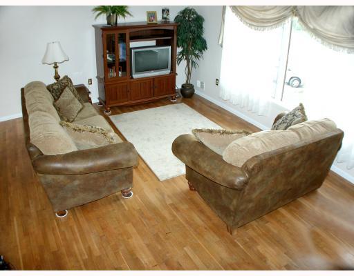 2088 Ramsey Road Monroeville, PA 15146 - Photo 3 of 8 Living Room.
