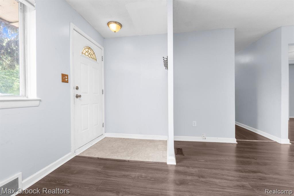 18375 East 13 Mile Road Fraser, MI 48026 - Photo 4 of 26