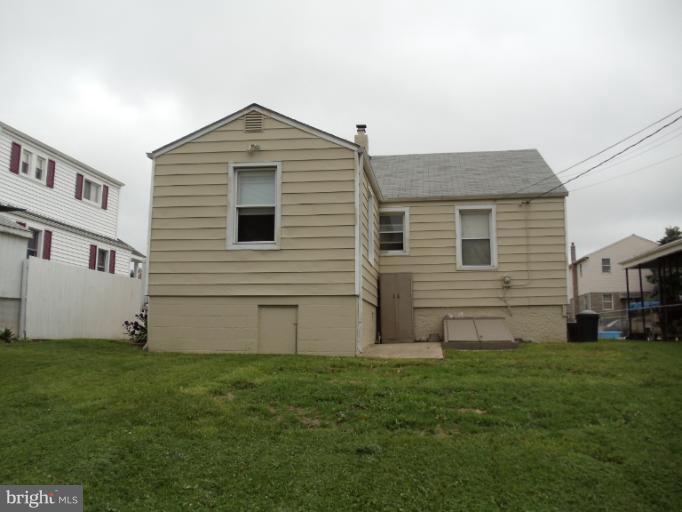 312 Pinewood Road Dundalk, MD 21222 - Photo 2 of 25 Exterior (Rear)