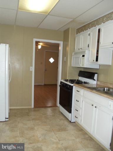 312 Pinewood Road Dundalk, MD 21222 - Photo 11 of 25 Kitchen