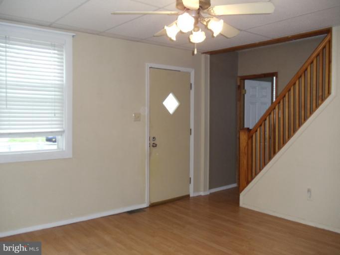 312 Pinewood Road Dundalk, MD 21222 - Photo 12 of 25 Living Room