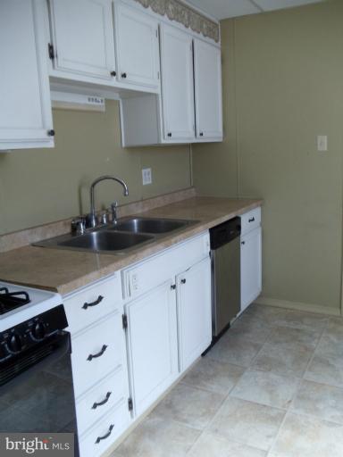 312 Pinewood Road Dundalk, MD 21222 - Photo 13 of 25 Kitchen