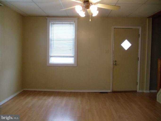 312 Pinewood Road Dundalk, MD 21222 - Photo 20 of 25 Living Room