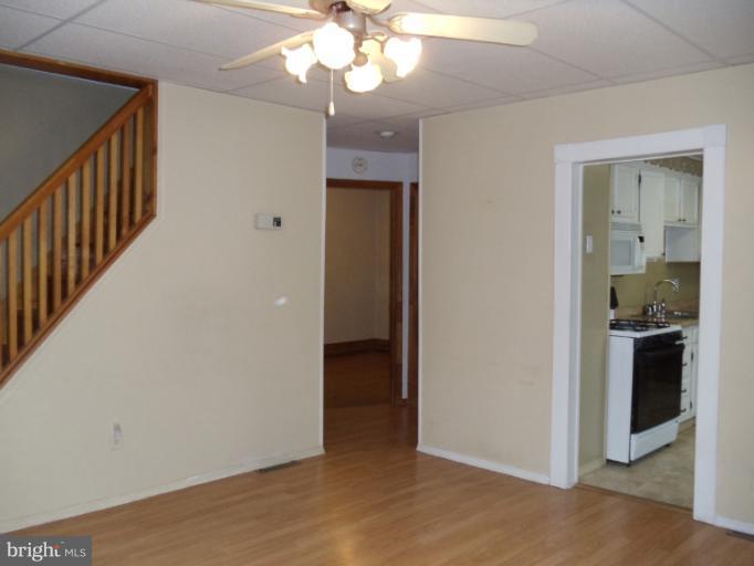 312 Pinewood Road Dundalk, MD 21222 - Photo 3 of 25 Living Room