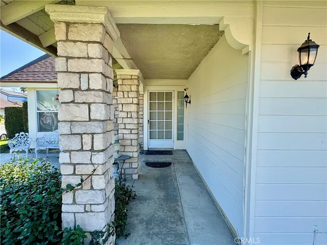 a view of entryway with shower