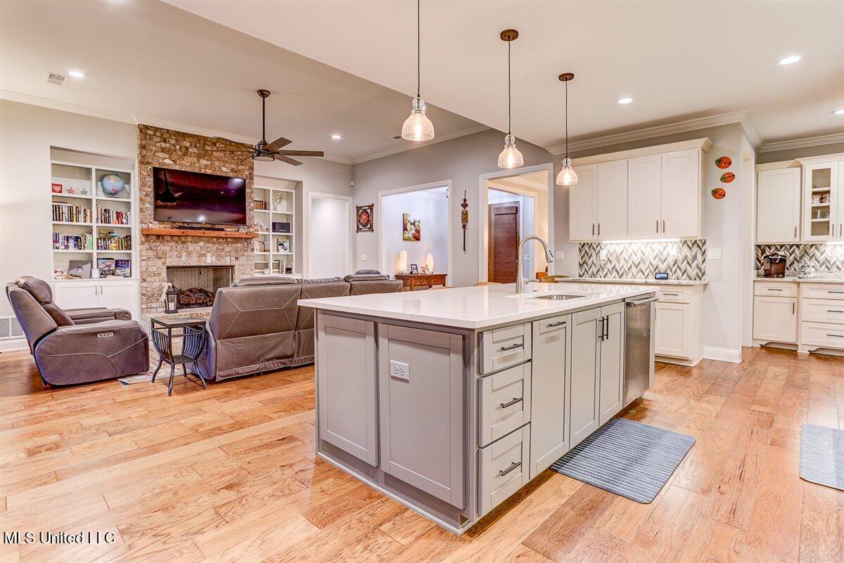 4426 Macon Cove Olive Branch, MS 38654 - Photo 12 of 37 Kitchen and Living