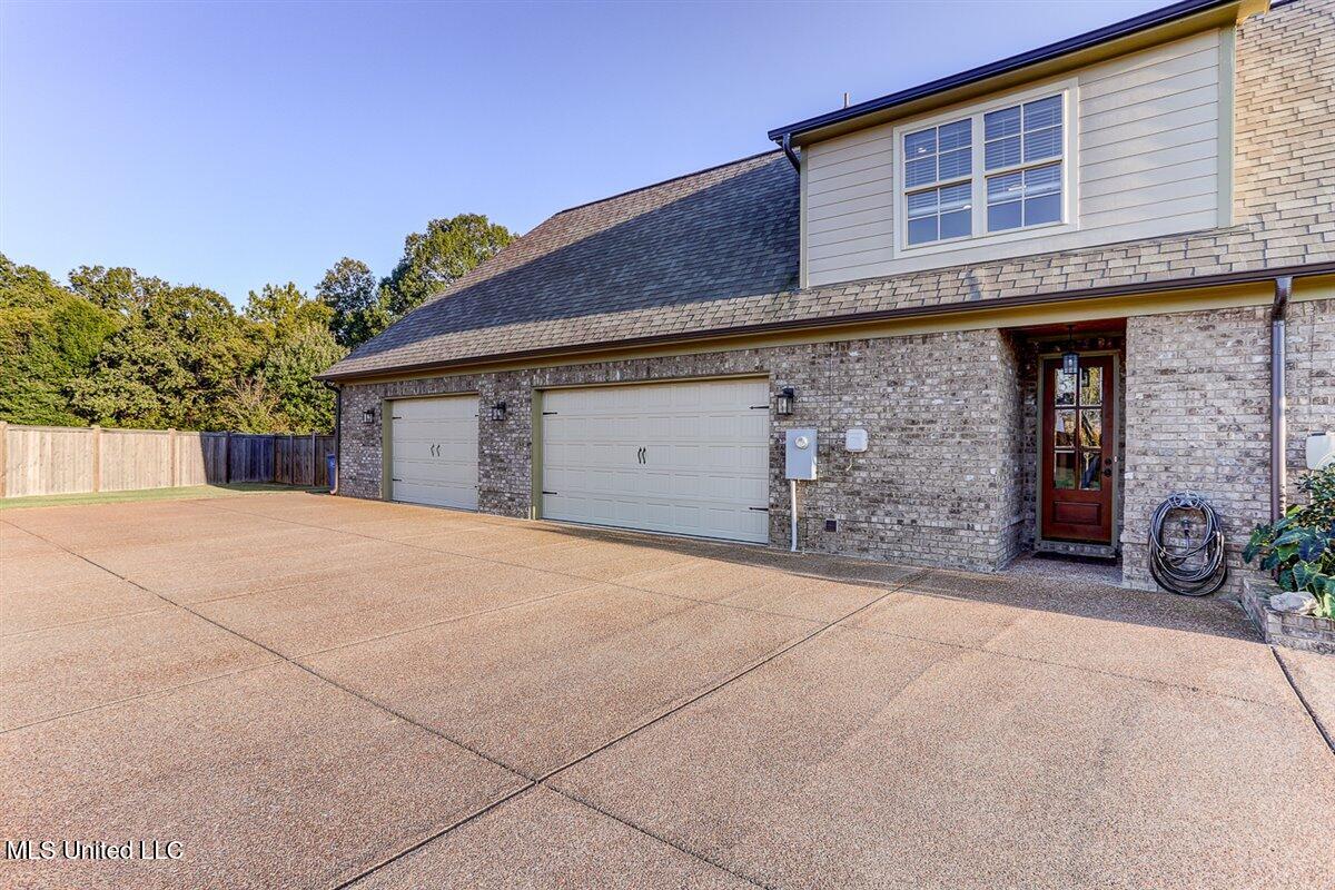 4426 Macon Cove Olive Branch, MS 38654 - Photo 7 of 37 Friends and Family Entrance