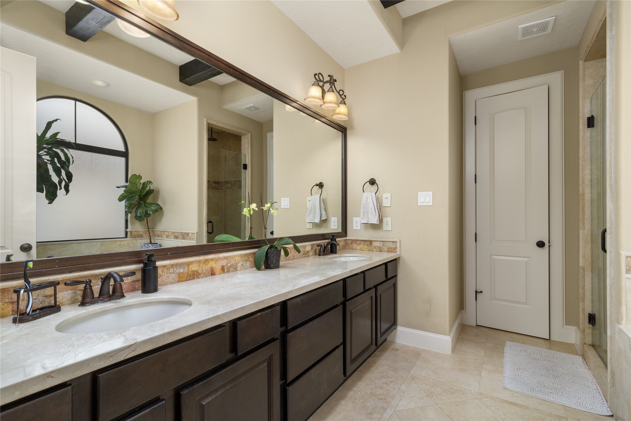4319 Rose Street Houston, TX 77007 - Photo 11 of 14 Master en suite bathroom with double sinks