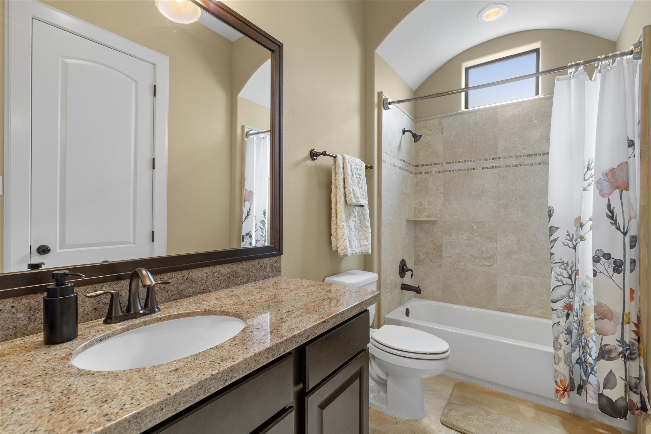 4319 Rose Street Houston, TX 77007 - Photo 4 of 14 First floor guest bathroom