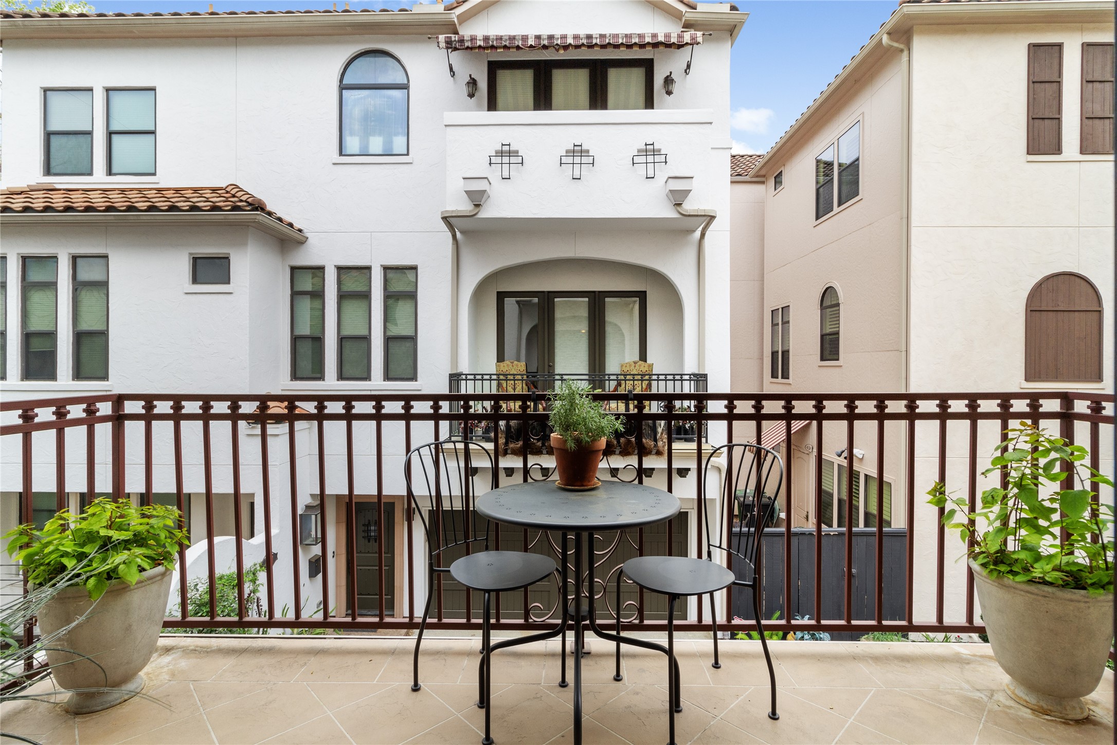 4319 Rose Street Houston, TX 77007 - Photo 6 of 14 Balcony off Living room